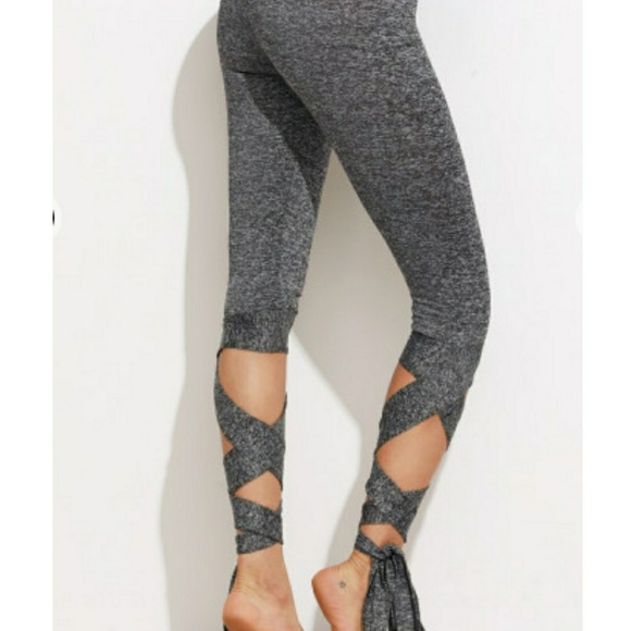 Bottom Tie Capri Yoga/ Workout Leggings - Picture 3 of 6